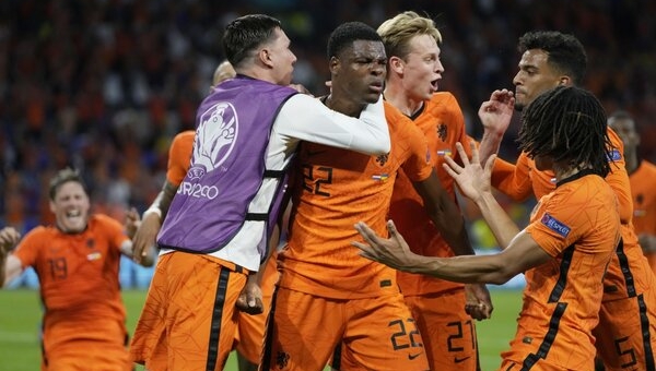 Dấu ấn chiến thuật của ĐT Hà Lan trong sơ đồ 5-3-2