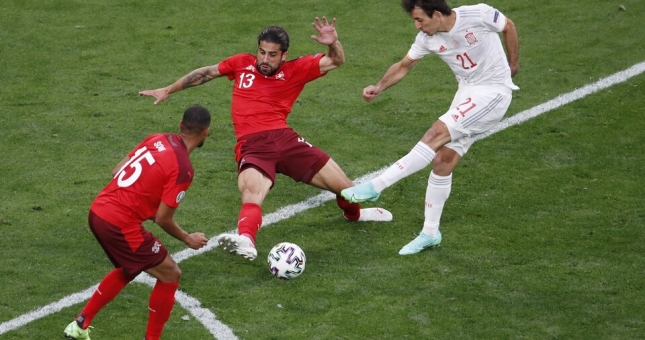 Thiếu Xhaka nhưng Thụy Sĩ vẫn chơi đầy quật cường trước La Roja