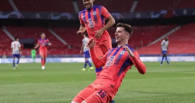 Chelsea đặt một chân vào bán kết Champions League