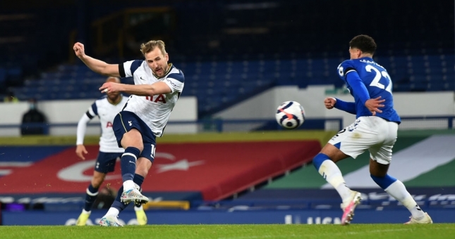 Tottenham thoát thua nhờ Harry Kane
