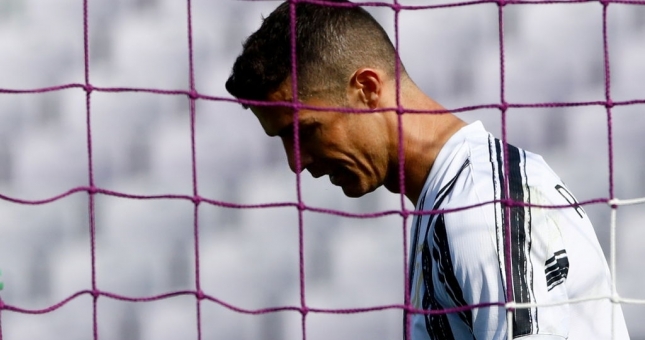 Juventus hụt hơi trong cuộc đua giành vé Champions League