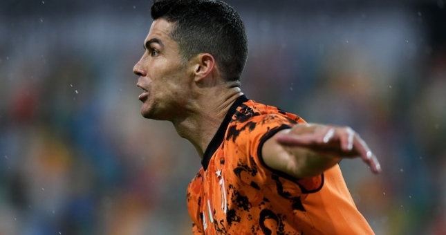 Ronaldo tiến sát ngưỡng cửa lịch sử của bóng đá thế giới