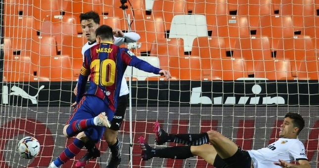 Messi chói sáng giúp Barca tiếp tục đua vô địch