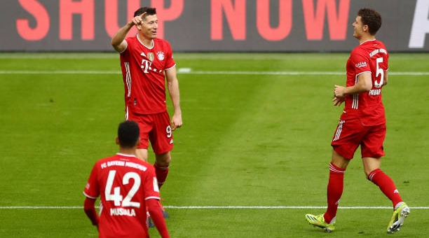 Bayern mừng chức vô địch bằng chiến thắng 6 sao