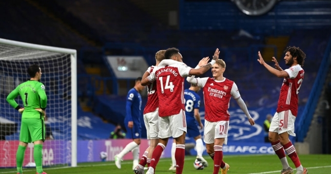 Chelsea thất thủ ngay tại Stamford Bridge