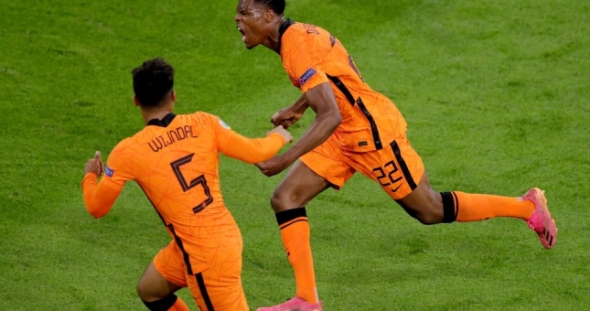 Hà Lan tạo nên trận cầu lịch sử của các kỳ Euro