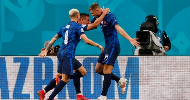 Lewandowski bất lực, Ba Lan trắng tay trước Slovakia