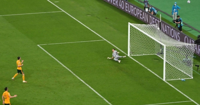 Siêu sao Gareth Bale và cú đá penalty tệ nhất lịch sử Euro