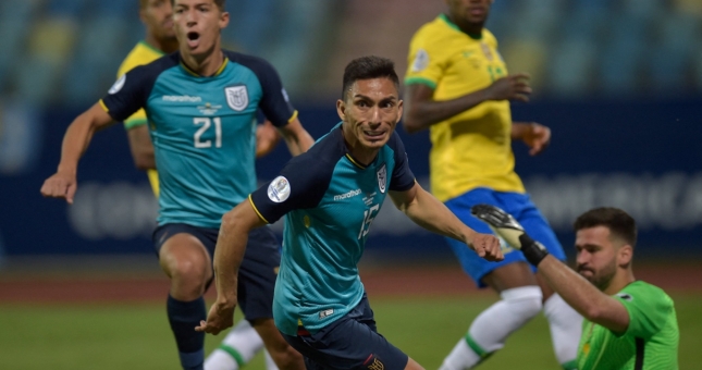 Đội tuyển hạng 53 thế giới chấm dứt 10 trận toàn thắng của Brazil