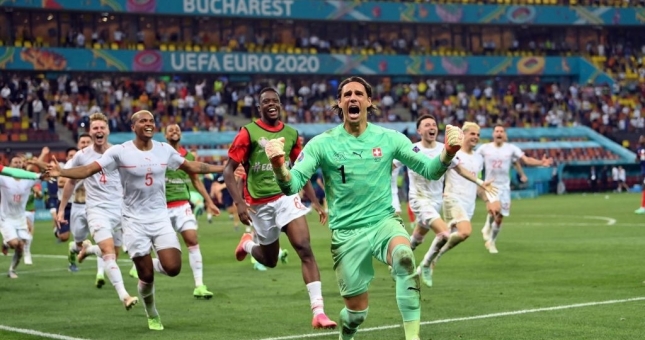 Euro 2021 vừa trải qua một đêm 'điên rồ'