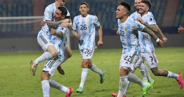 Argentina vào bán kết với sự thăng hoa của Messi