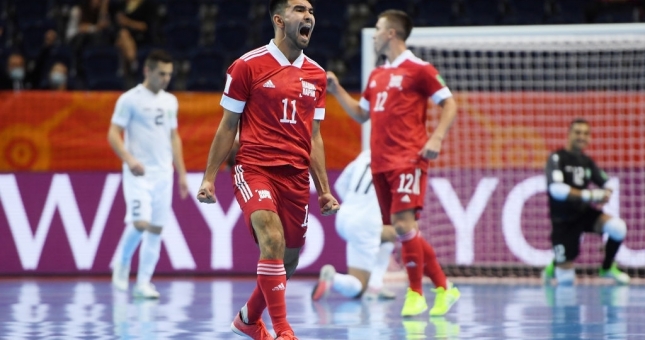 ĐT Nga vượt qua vòng bảng sau màn rượt đuổi nghẹt thở