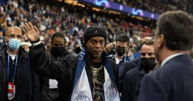 NÓNG: Ronaldinho đối mặt nguy cơ ngồi tù lần thứ 2