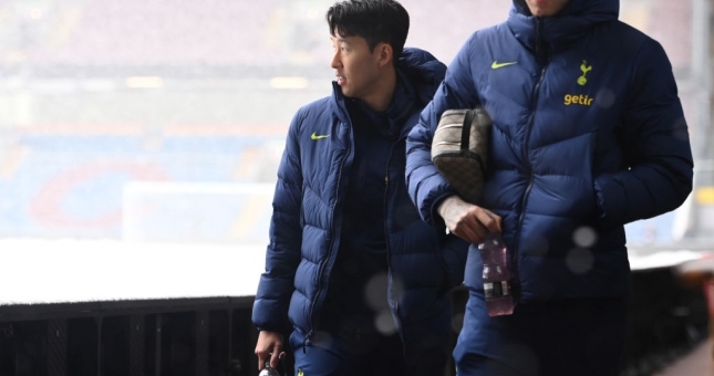 Trận Tottenham gặp Burnley bị hoãn