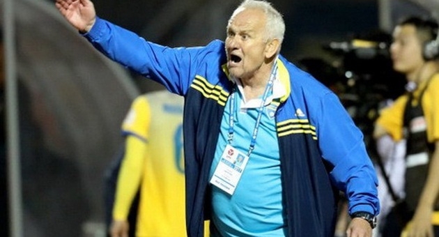 HLV từng vô địch châu Âu thắng kịch tính ở trận cầu 8 bàn thắng