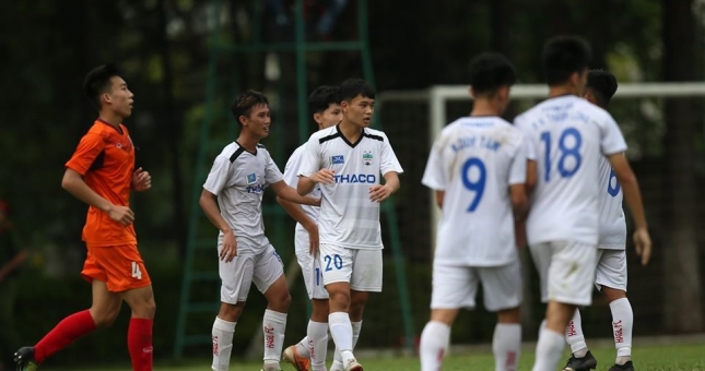 Đàn em Công Phượng hủy diệt đối thủ 3 bàn không gỡ