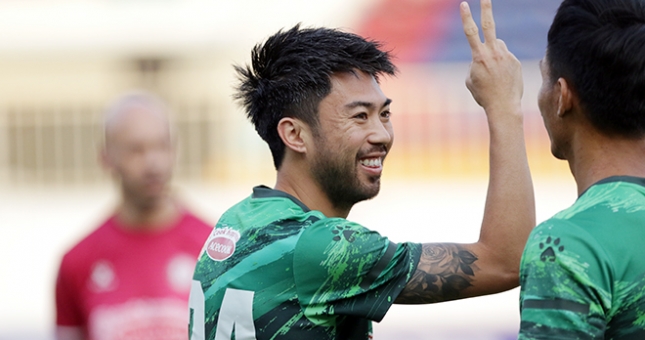 Nhận định TPHCM vs SLNA: Lee Nguyễn cứu HLV Mano Polking?