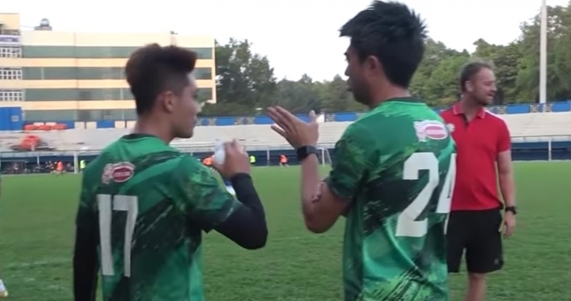 VIDEO: Cột dọc từ chối bàn thắng của đội Lee Nguyễn