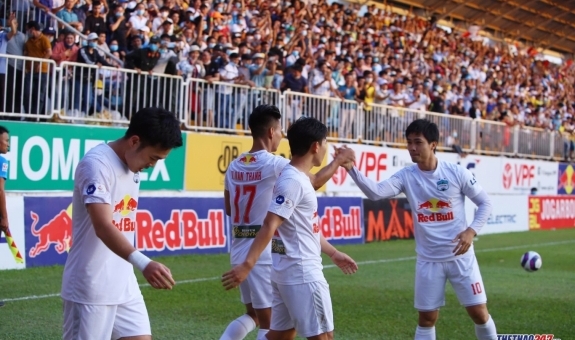 VIDEO: Những tư thế ghi bàn đẹp mắt của HAGL