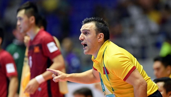 ĐT Việt Nam đón 'vị khách đặc biệt' ngay tại xứ người