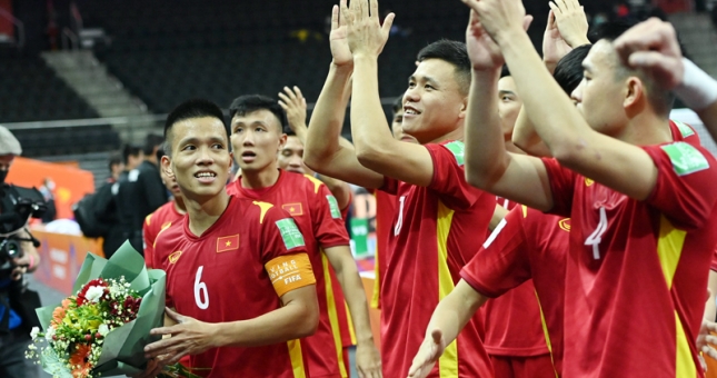 ĐT Việt Nam nhận giải thưởng cao quý trước ngày đấu 'gã khổng lồ'