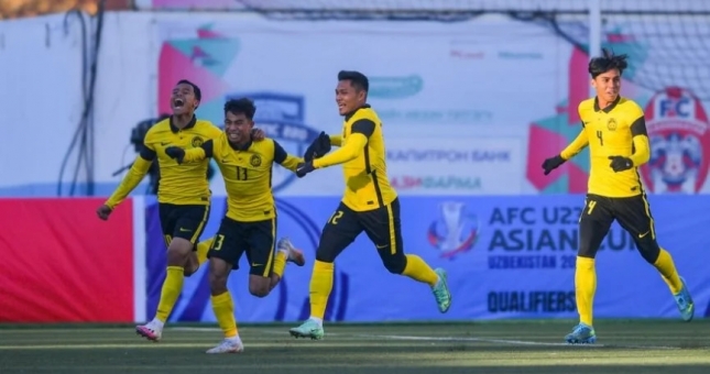 Malaysia thắng sát nút ở sân chơi châu Á