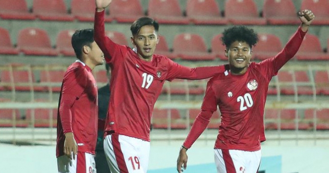 Đội bóng Đông Nam Á chơi lớn, mời thành công Barca lẫn Real về so tài