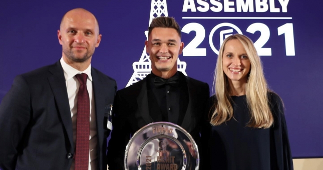 Thủ thành Việt kiều nhận vinh dự đặc biệt ở châu Âu