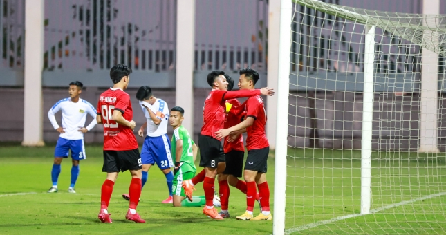 Người hùng U23 Việt Nam bất lực nhìn đối phương 'ẵm' trọn 3 điểm