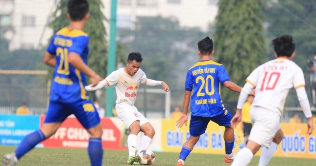 HAGL hủy diệt đối phương trong cơn mưa bàn thắng