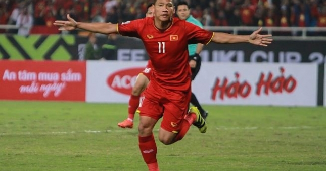 Người hùng AFF Cup làm 'một công đôi việc' ở CLB