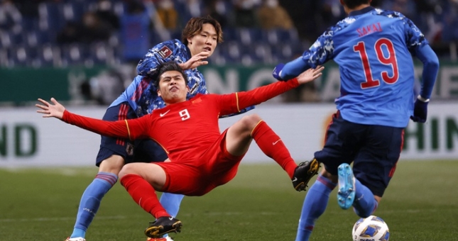 Nhẹ nhàng vượt qua Trung Quốc, Nhật Bản phả hơi nóng lên ngôi đầu BXH