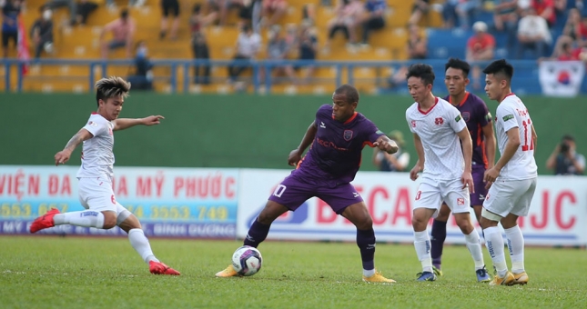 Bị thổi penalty theo cách 'từ trên trời rơi xuống', Hải Phòng FC thẳng thừng chỉ trích công tác trọng tài