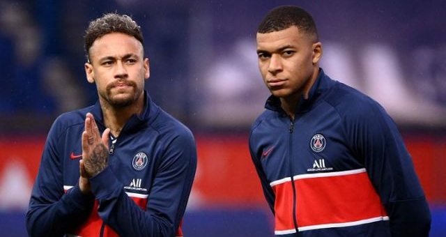 Neymar có hành động ẩn ý với Mbappe, HLV PSG phản ứng ra sao?