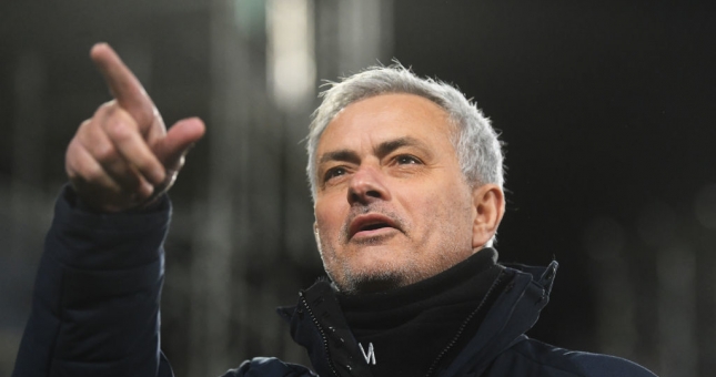 Ngựa quen đường cũ, HLV Mourinho lại ‘đấu võ mồm’ với đối thủ