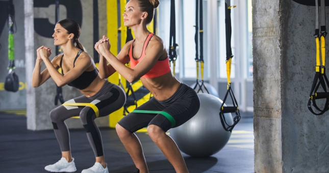 Bài tập với dây kháng lực giúp cải thiện tổng thể thân dưới săn chắc, khỏe mạnh hơn