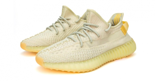 Chi tiết mẫu Adidas YEEZY BOOST 350 V2 'Light' sẽ đổ bộ mùa hè này