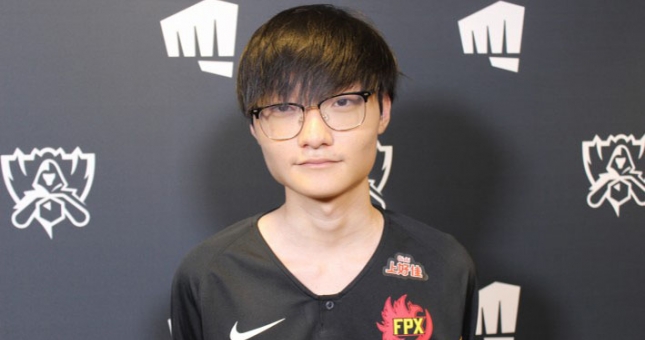 FPX.Tian lên tiếng bênh vực SofM về scandal chửi Gimgoon