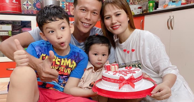 Câu chuyện tình yêu thú vị của thủ môn Bùi Tấn Trường: nên duyên vợ chồng qua một lần đi chơi net