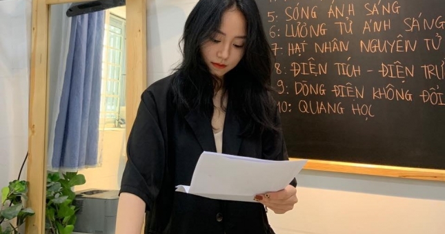 Độ Mixi, PewPew và Thầy Giáo Ba rủ nhau 'cưa sừng làm nghé', ngồi xem livestream của cô giáo vật lý hot nhất MXH