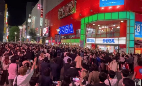 Hàng chục nghìn game thủ Nhật Bản tập trung 'đưa tiễn' gaming center 28 năm tuổi