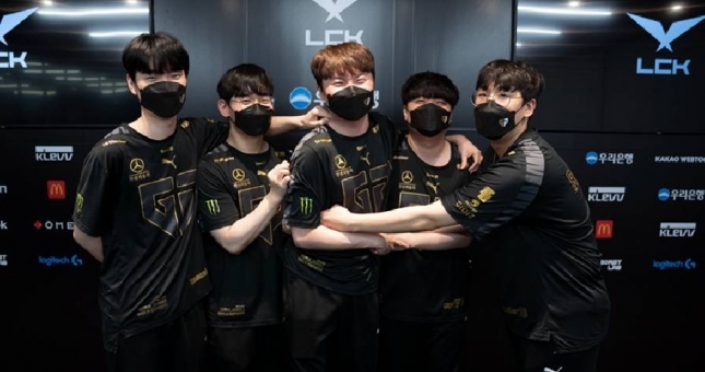 Trực tiếp CKTG 2021 hôm nay ngày 18/10: hồi kết của bảng D