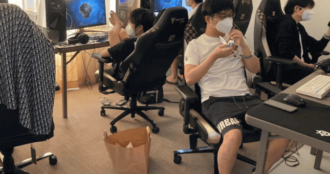 Nhà vô địch TI10 từng phải tập luyện trong phòng chật hẹp, không có cả Internet và giấy vệ sinh