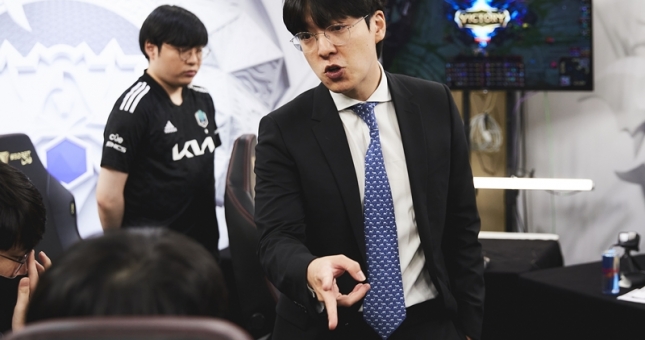 HLV kkOma: 'Việc DK vô địch CKTG 2021 quan trọng hơn tất thảy'