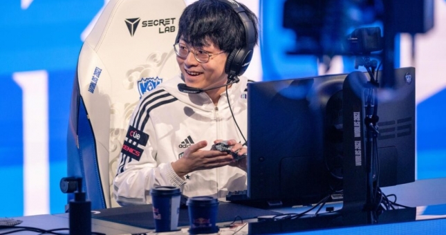 Showmaker: 'Vẫn còn quá sớm để nói rằng tôi là người chơi đường giữa hay nhất thế giới'