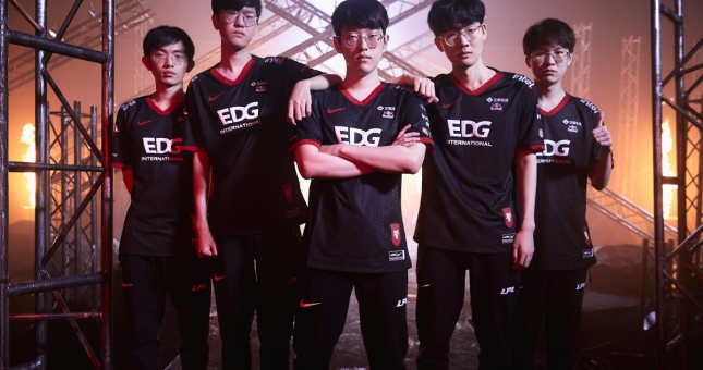 EDG lên ngôi vô địch CKTG 2021