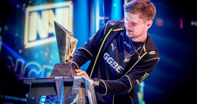 Esports Awards 2021: s1mple được vinh danh là tuyển thủ của năm