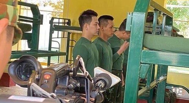 Những bức ảnh hậu trường đầu tiên về Độ Mixi và Hòa Minzy tại Sao Nhập Ngũ 2021