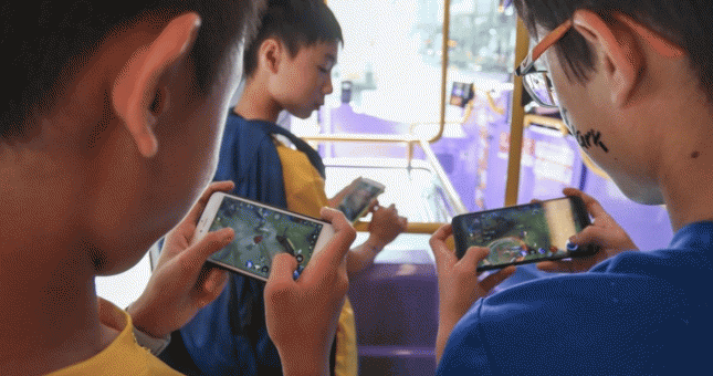 Trẻ em Trung Quốc chỉ được chơi game 1 giờ mỗi ngày trong dịp Tết dương lịch