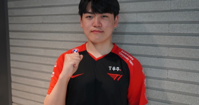 T1 Gumayusi tiết lộ lý do khiến các xạ thủ tay dài được ưa chuộng